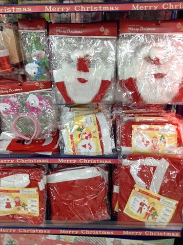 セリアのクリスマスグッズ・サンタクロースコスチューム&衣装