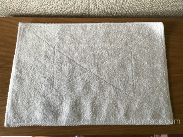 100均ダイソー(Daiso)「マイクロファイバーぞうきん(白)」