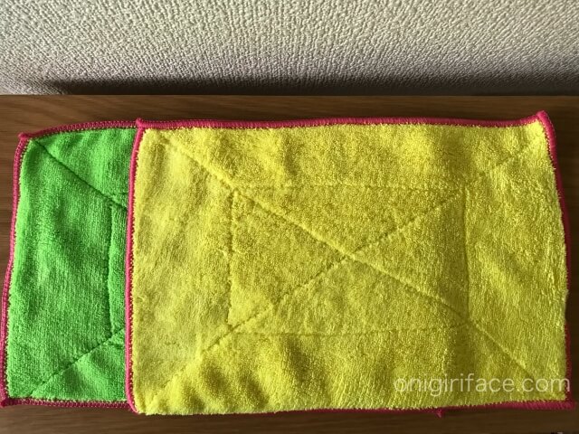 100均ダイソー(Daiso)「マイクロファイバーぞうきん(厚手)」