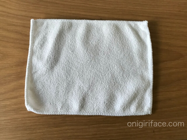 100均ダイソー(Daiso)「マイクロファイバーぞうきん(ミニ)」