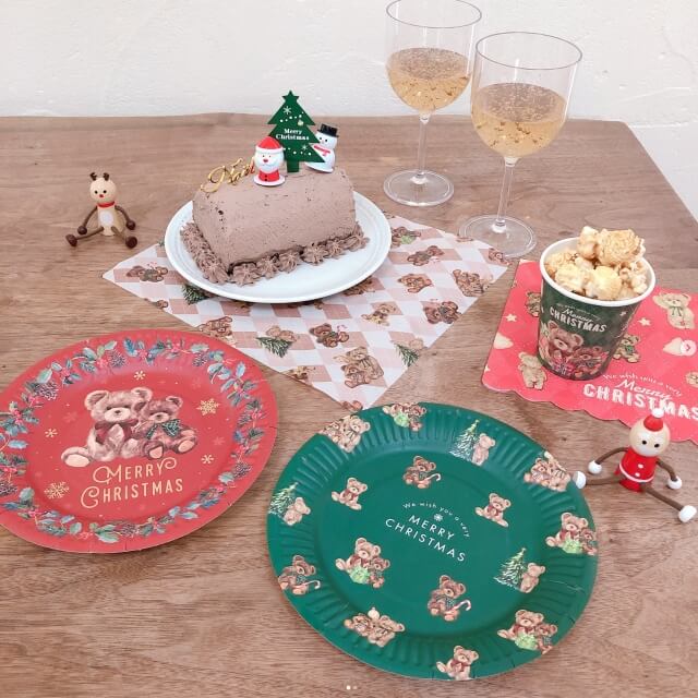 キャンドゥクリスマス2025「レトロベアー柄の紙皿、大サイズ紙コップ、ペーパーナプキン」