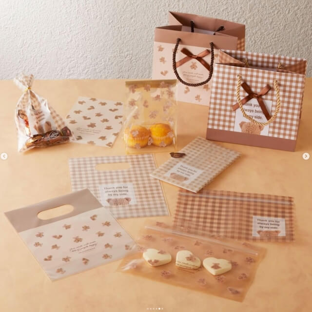 ダイソーバレンタイン手作りチョコグッズ2022「手作りチョコラッピング(クマの絵と茶色のチェック)」