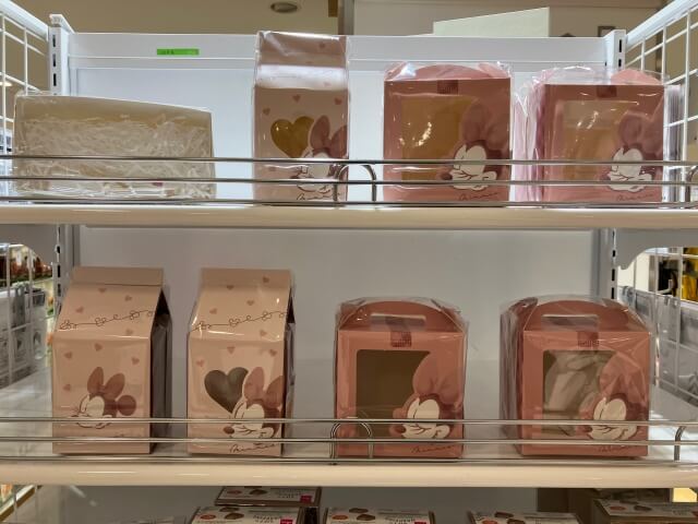 ダイソー「チョコを入れる箱(ミニー)」