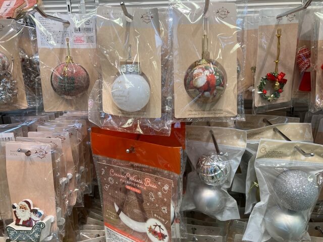 セリアクリスマスグッズ2022「ツリーオーナメント(ボール)」
