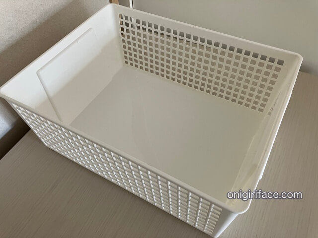 セリア収納ボックス「ホワイトスリムバスケット(ラージ)」