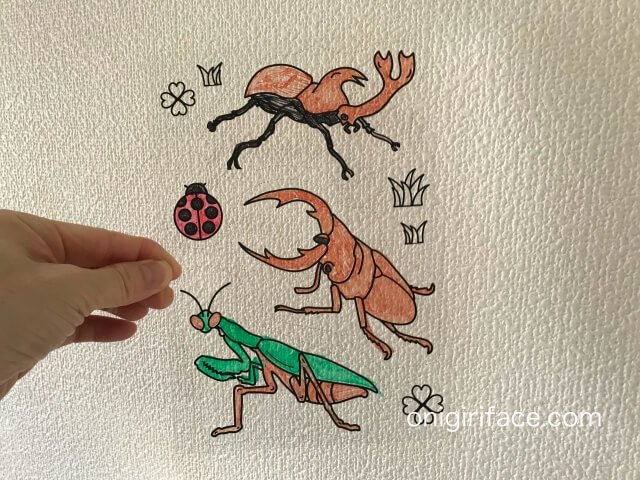 100均ダイソー(Daiso)「イラスト入りプラバンキュコット・こんちゅう(昆虫)」色を塗った様子