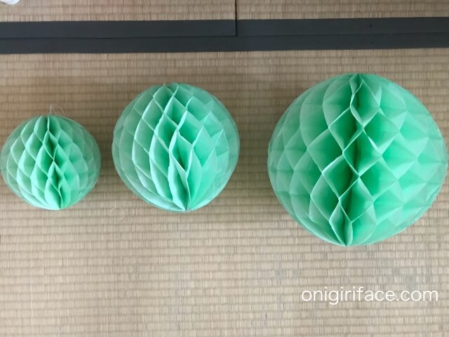 ダイソー誕生日パーティーグッズ「ハニカムボール」(グリーン25cm、20cm、15cm)飾り付け