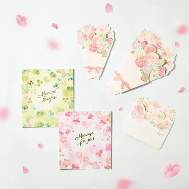 ダイソー「2つ折り色紙と花束シリーズの寄せ書き」