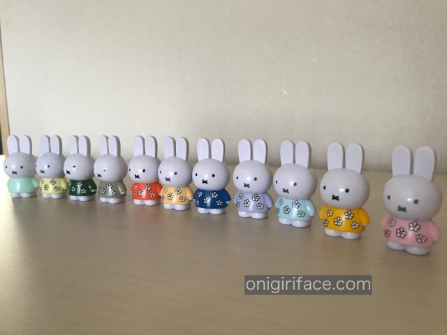 セリアミッフィーグッズ「テトラフィビッツ・マスコット」原色とパステルカラー(服は花柄と無地)