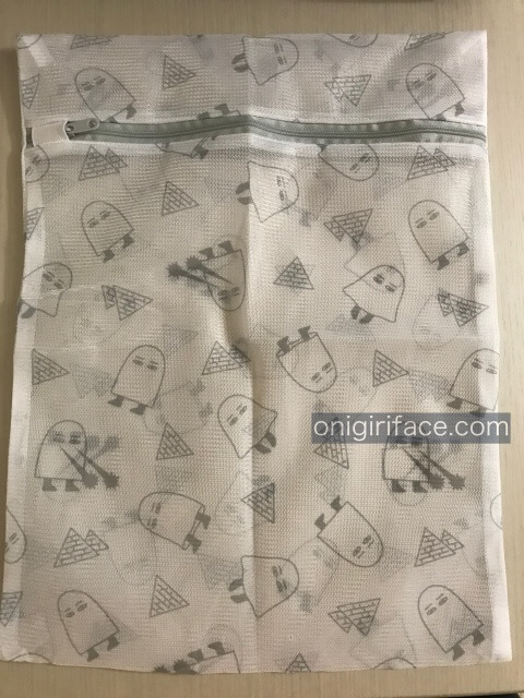 キャンドゥのエジプトグッズ「洗濯ネット(エジプトのピラミッド・メジェド神の柄)」