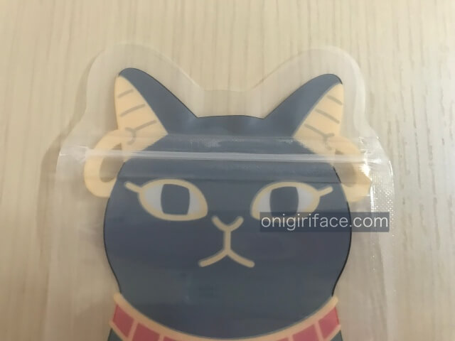 キャンドゥのエジプトグッズ「スタンドジッパーバッグ(エジプトのバステト猫神)」の裏側