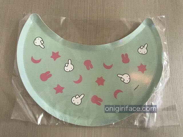 ダイソーミッフィーグッズ「ペーパープレート月型(27cm×14.5cm)」