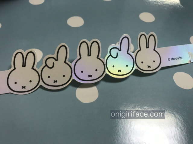 ダイソーミッフィーグッズ「テーブルペーパー&リング・ダーン(直径31cm)」のリングを取り外した様子