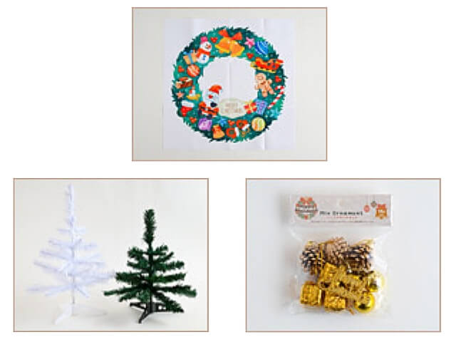 セリアクリスマス2024「クリスマスツリー(35cm)、松ぼっくりや英字ロゴ、プレゼント、リースタペストリー」