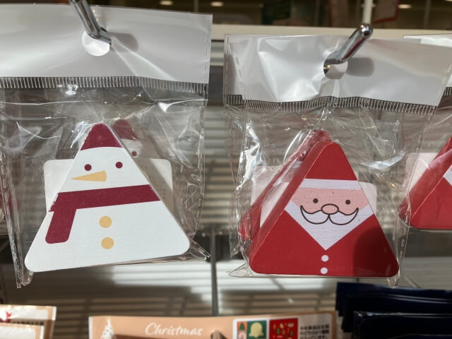 クリスマス「雪だるま・サンタの三角形の置物」