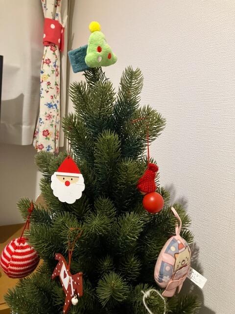 セリアクリスマスグッズ「ツリーの形をしたクリップ」