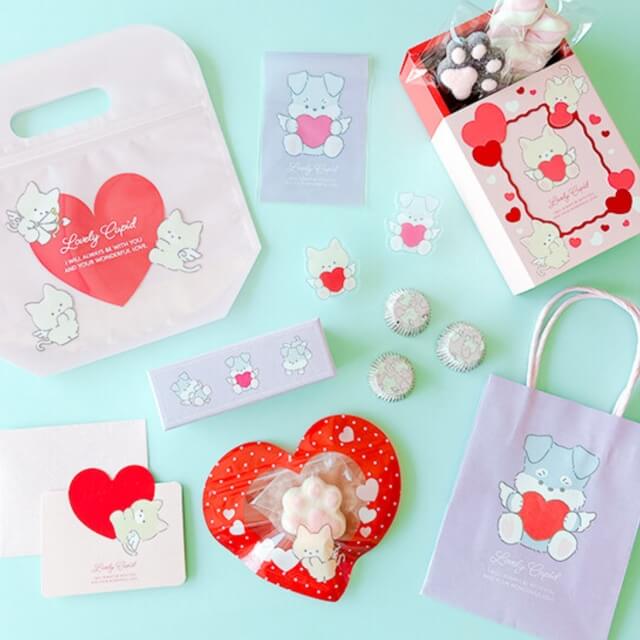 キャンドゥバレンタイン2026「かわいい猫と赤いハートが大きくデザインされた手作りチョコを入れるボックスや袋」