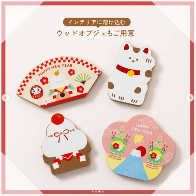 ダイソーお正月グッズ2026「鏡餅・招き猫などのウッドオブジェ」