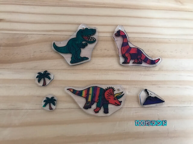 100均ダイソー（Daiso）「イラスト入りプラバンキュコット・きょうりゅう（恐竜）」完成