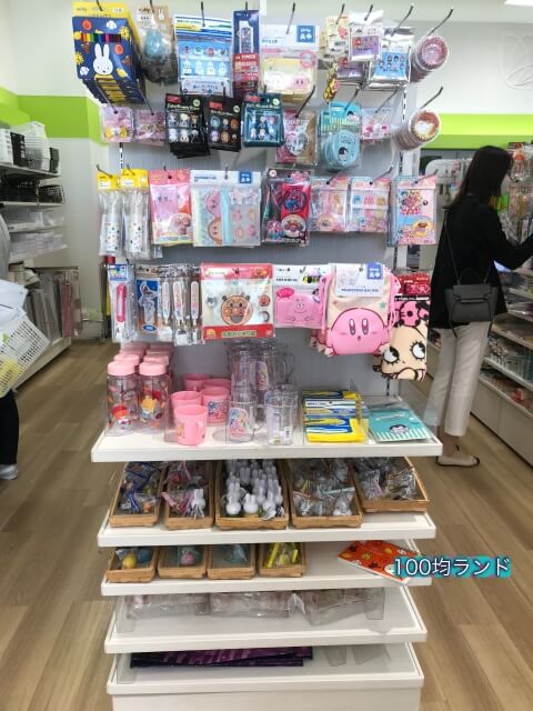 セリアのキャラクターグッズ売り場にある「ミッフィーグッズ」