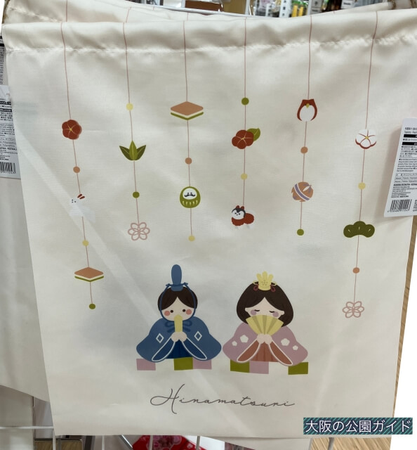 ダイソーひな祭り「お内裏様とお雛様タペストリー」