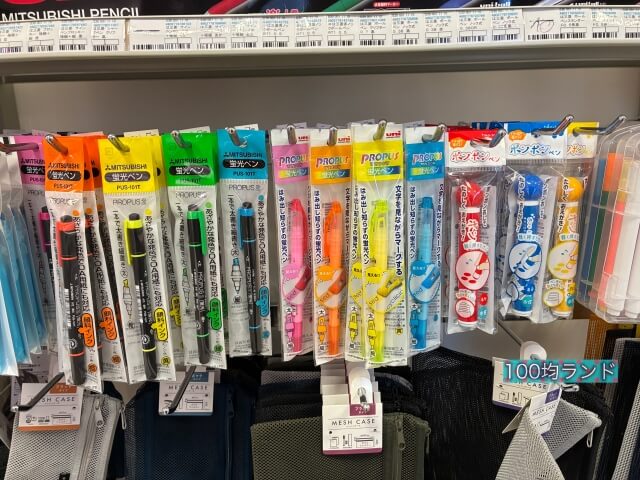 キャンドゥ文房具・文具「三菱蛍光ペン、ポンポン水性ペン」